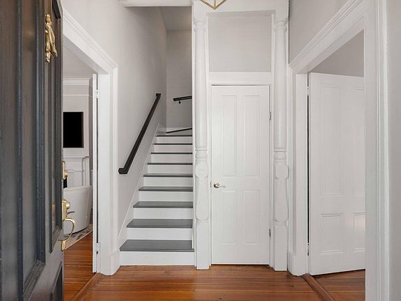 5th image of 100 Queen St