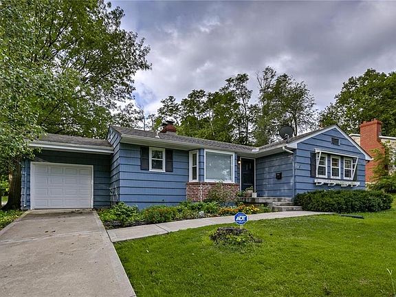 3rd image of 637 Hillside Ave