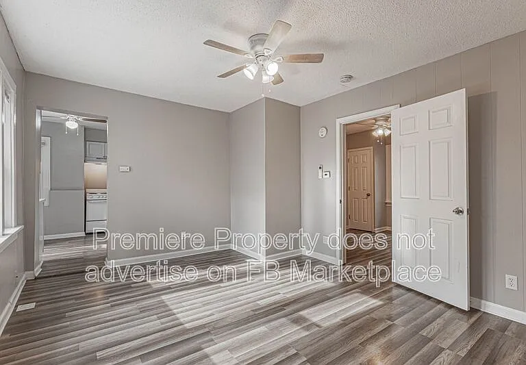 514 1/2 W Walnut St — Photo 4
