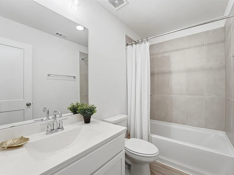 8611 Pier Cove Dr — Photo 9