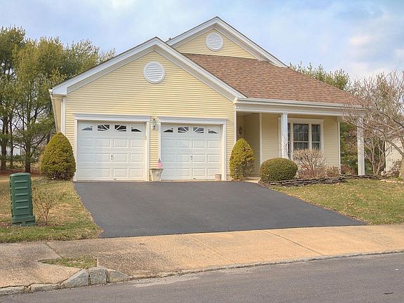 3rd image of 7 Summerfield Dr