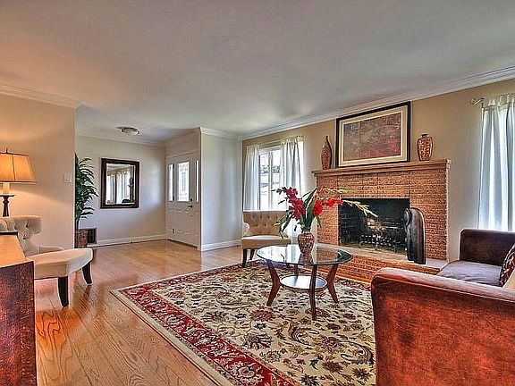 4th image of 24 Eastwood Dr