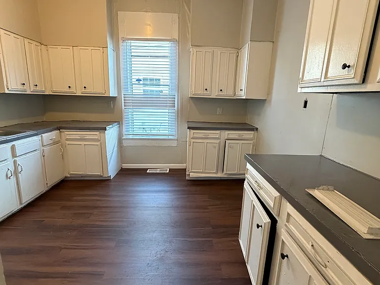 1605 Avenue I — Photo 9