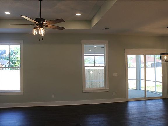 3rd image of 143 Harrington Ln
