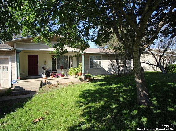 3rd image of 215 Sutton Dr