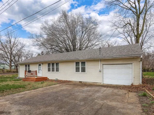 406 E Washington St, Windsor, MO 65360