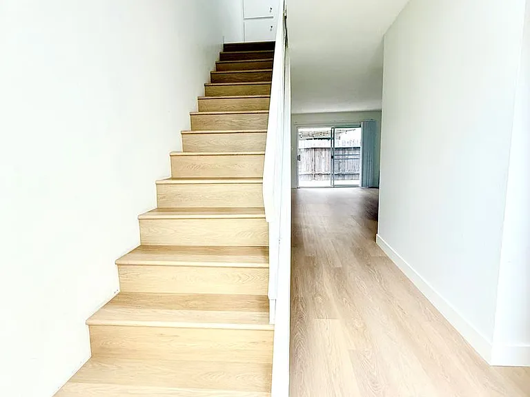Lynrose Manor Apartments — Photo 33