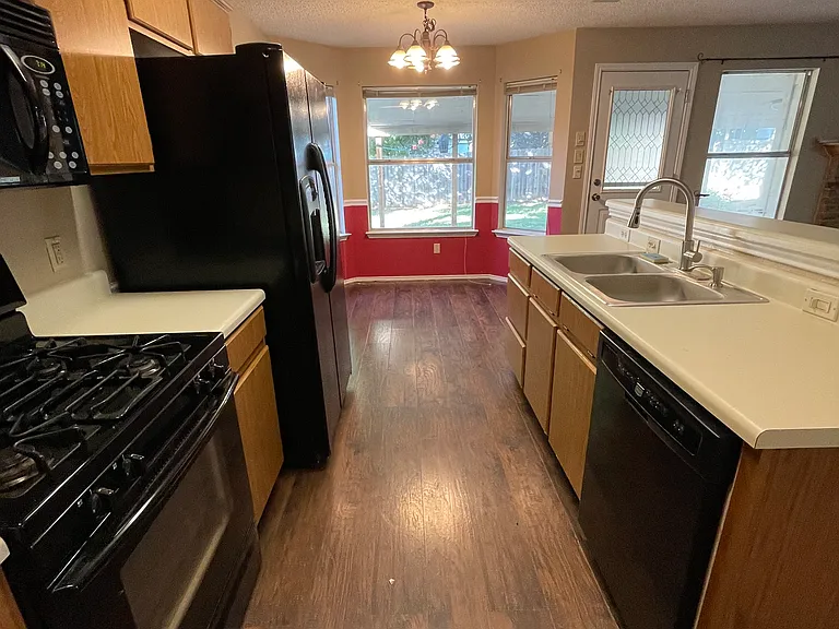 1904 Hollow Ridge Dr — Photo 10