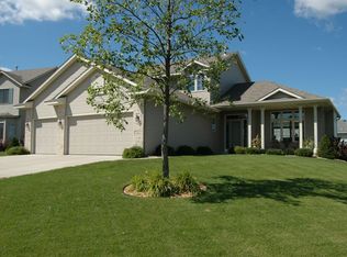 1964 Blue Jay St, Shakopee, MN 55379