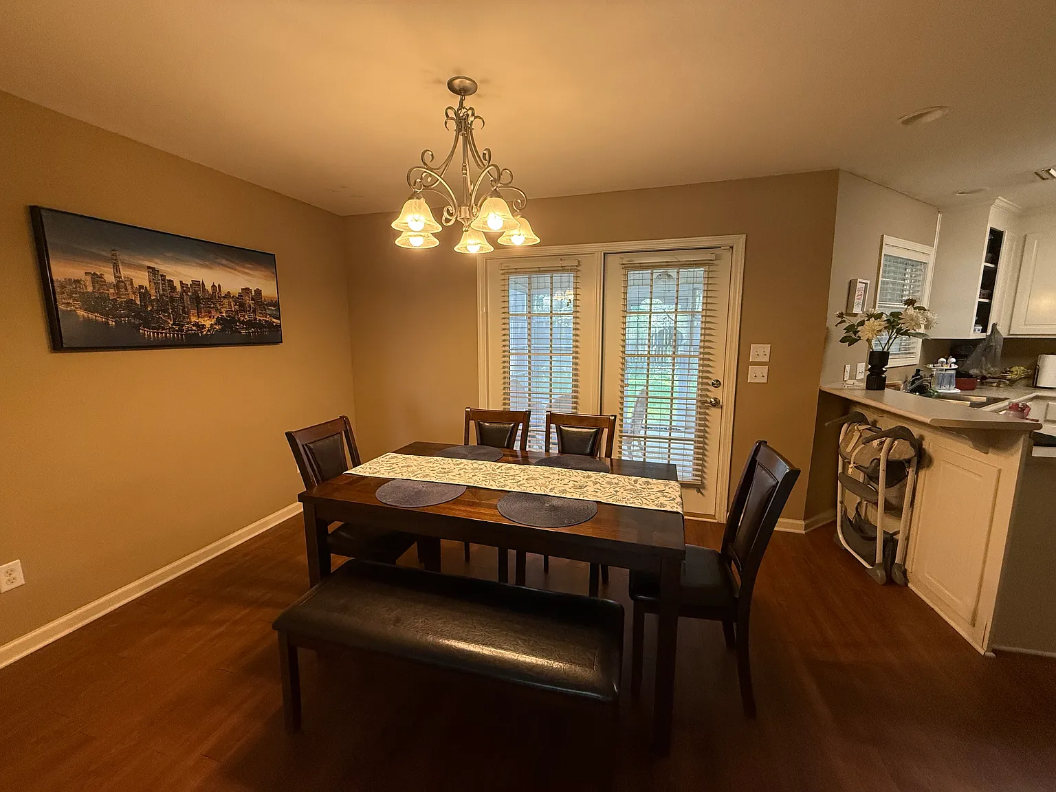 4 bed, 1936 sqft, $2,100 — Photo 3