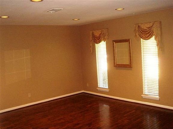 3rd image of 10711 Meadow Lake Ln
