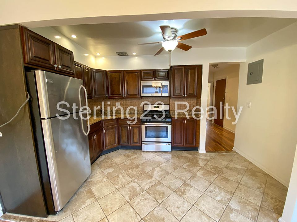 1st image of 21-24 Hoyt Ave S #2R