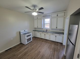 914 S 6th St #1, Clinton, IA 52732