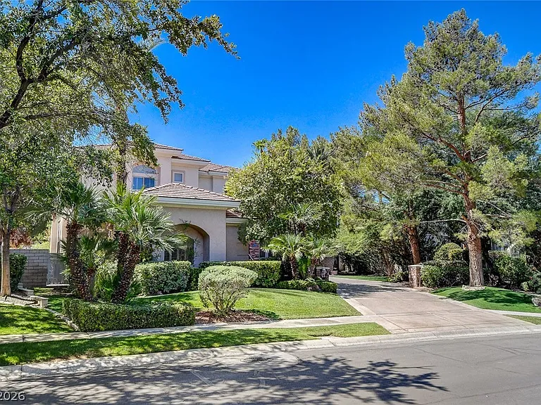 2041 Troon Dr — Photo 2