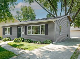 1018 E Elm St, Wheaton, IL 60189