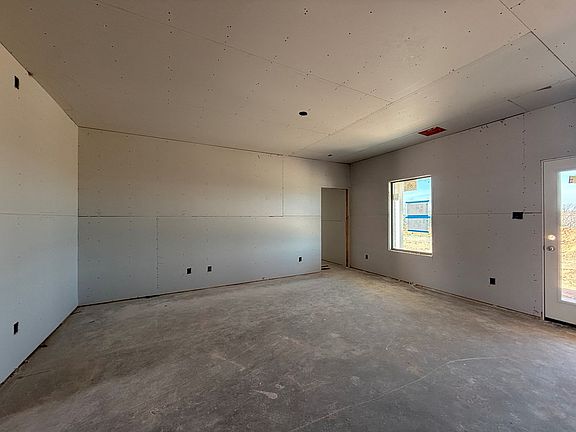 4th image of 3303 Fordham Ave