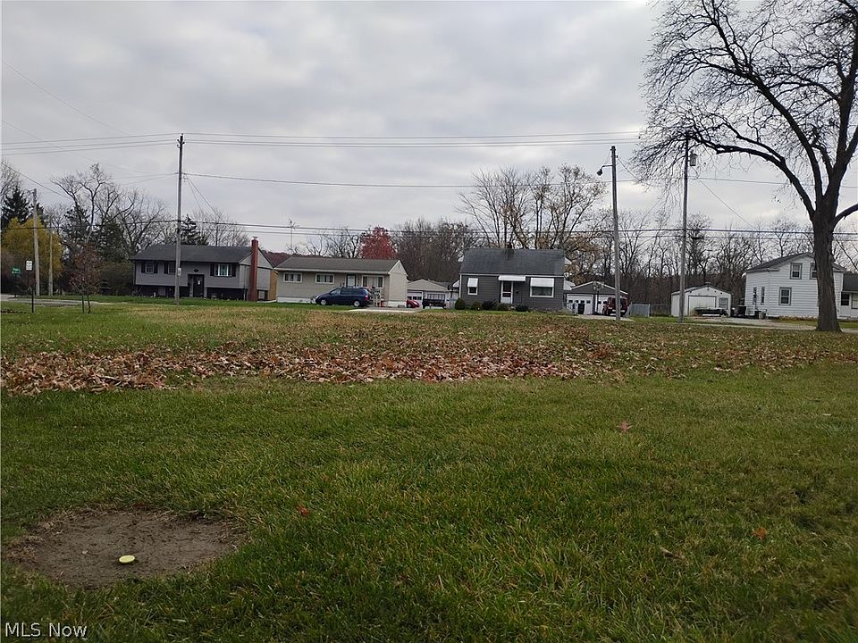 1st image of 950 W River Rd