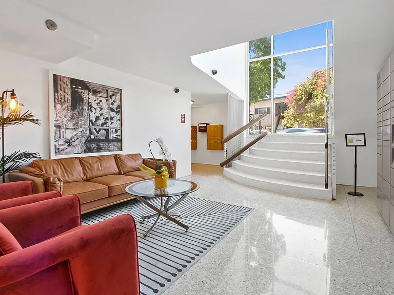 Barrington Avenue Apartment Homes — Photo 6