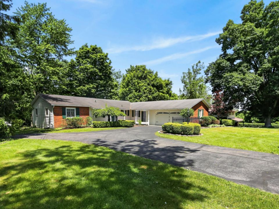 1st image of 1323 Howell Dr