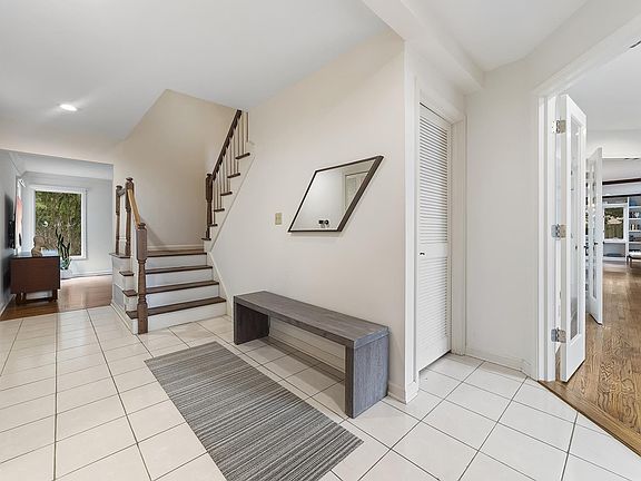 2nd image of 3728 Capilano Dr
