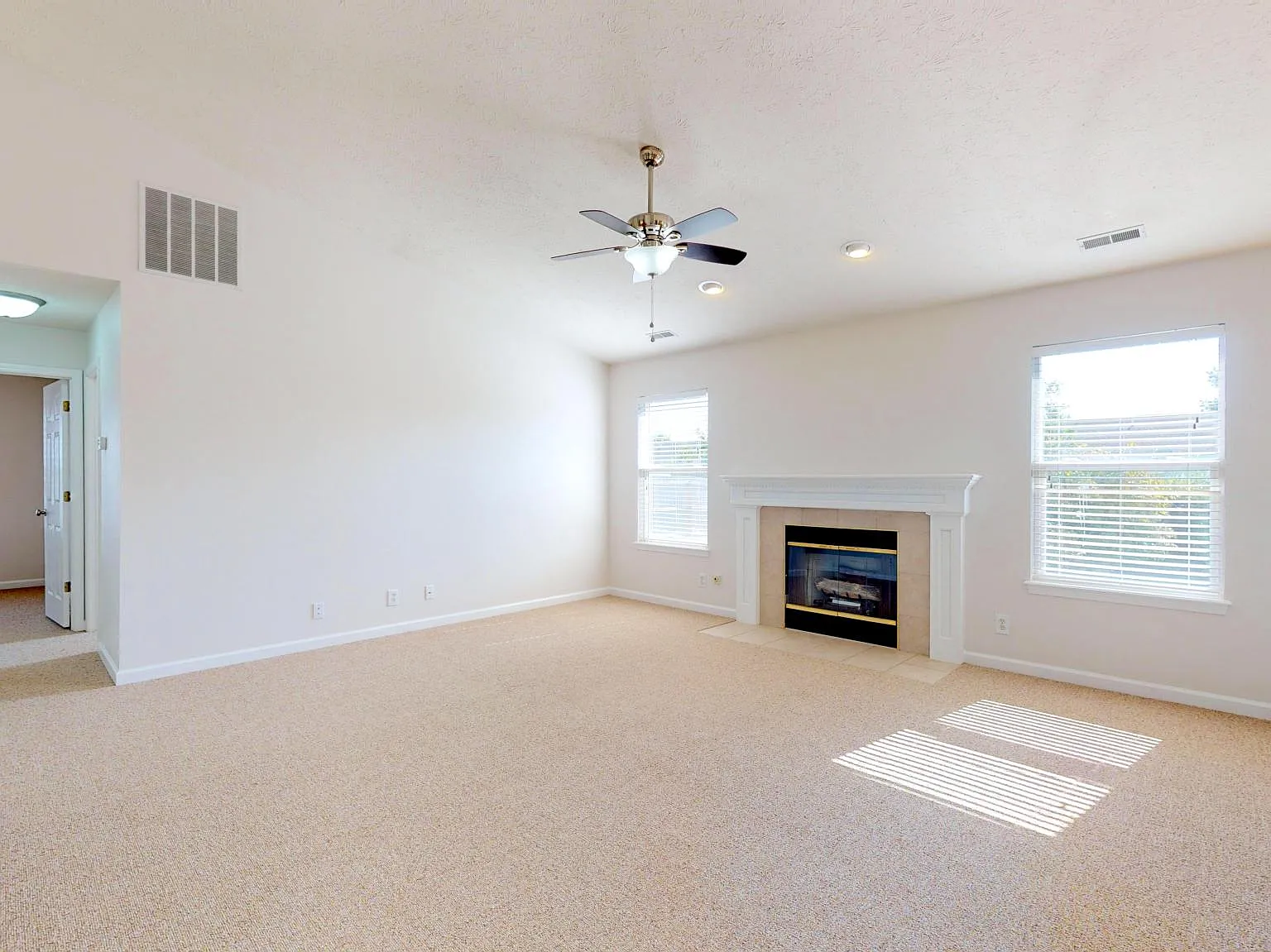 3 bed, 1408 sqft, $1,845 — Photo 3