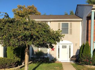 11 Vicksburg Ct, Coram, NY 11727