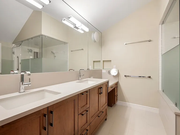 10 Eustis St — Photo 16