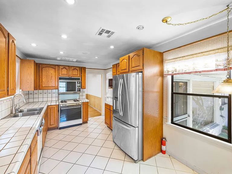 1207 Graynold Ave — Photo 12