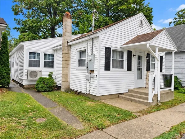 227 10th Ave, Sylvan Beach, NY 13157