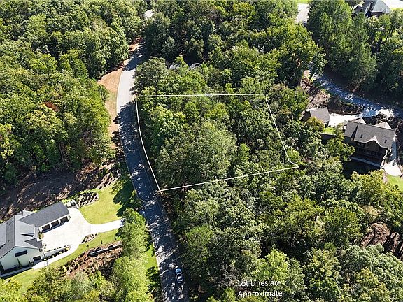 3rd image of 207 Winding Oaks Dr
