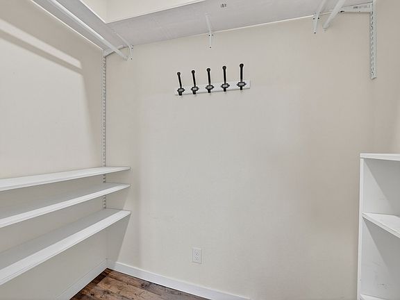 2nd image of 902 27th St