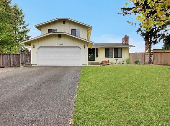 3rd image of 15109 Westmore Dr E