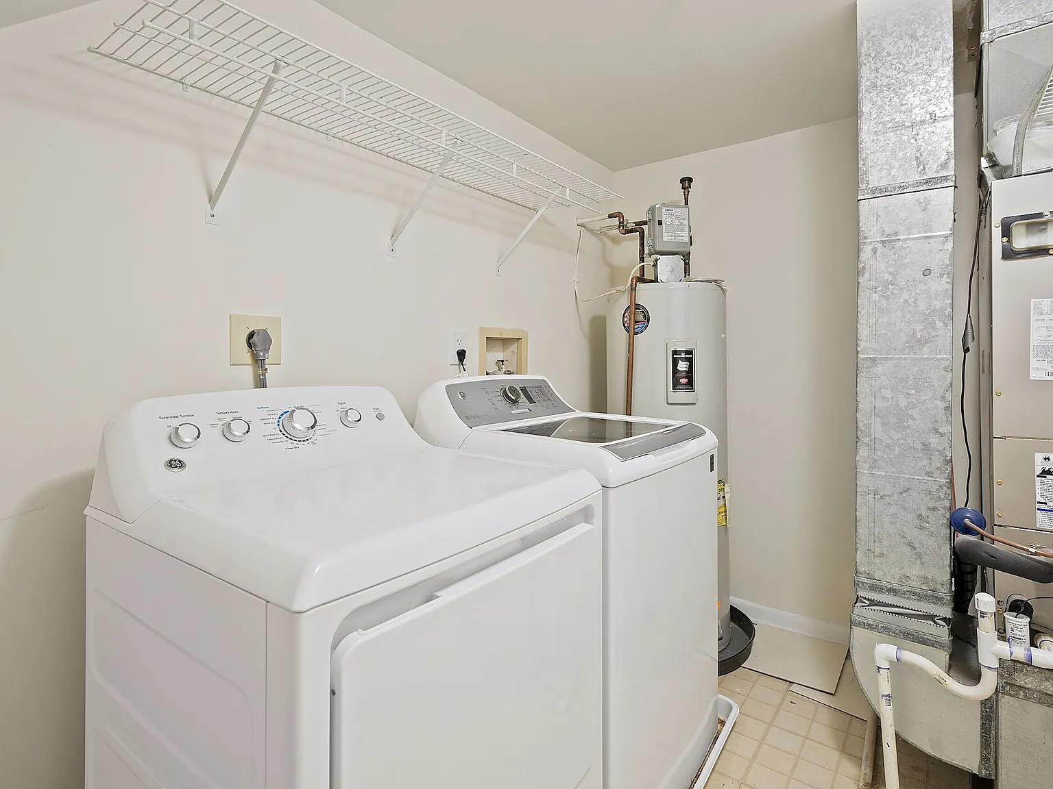3 bed, 2.5 bath, 1377 sqft, $3,500 — Photo 3