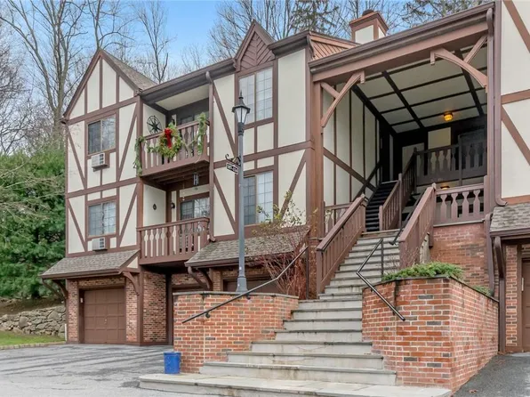 109 Foxwood Circle, Mount Kisco, NY 10549