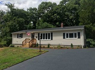 135 New Britain Dr, Warwick, RI 02889