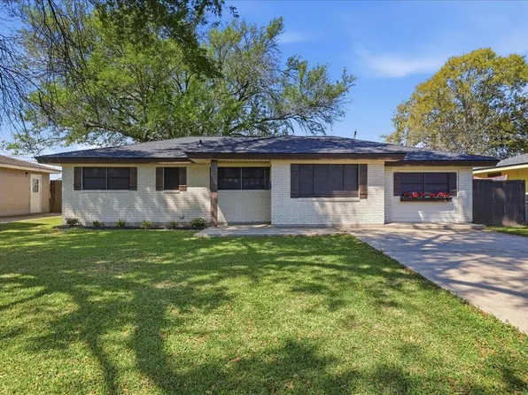 2706 Hampton Ln, Port Neches, TX 77651