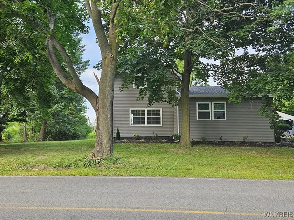 3312 E Pleasant Dr, Hamburg, NY 14075
