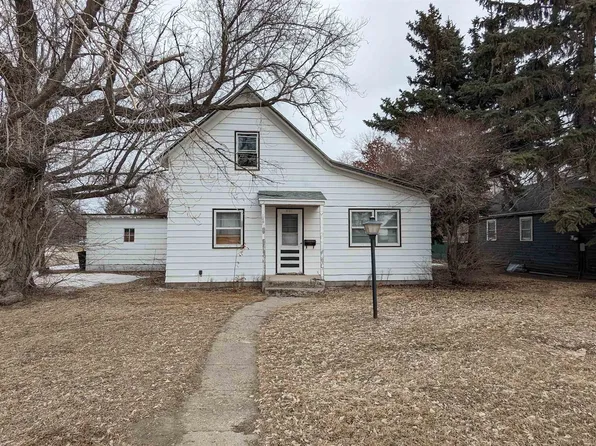 401 Brander St, Bottineau, ND 58318