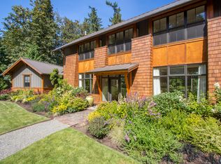 10006 NE Knight Rd, Bainbridge Island, WA 98110