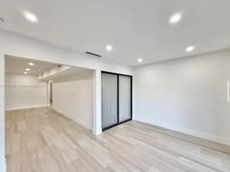 16011 Kingsmoor Way — Photo 16