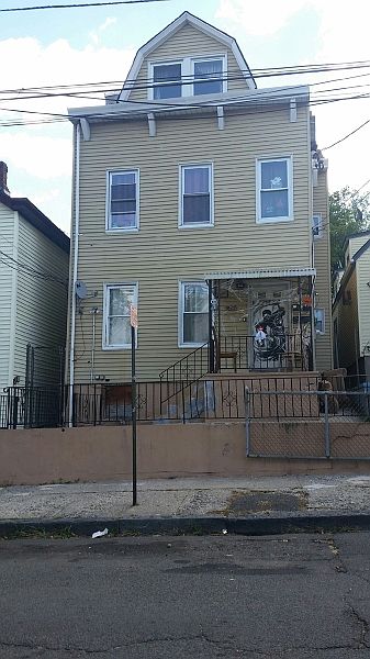 2nd image of 475 Graham Ave