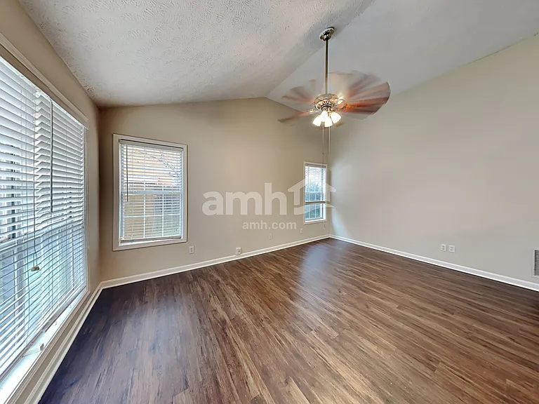675 Lendl Ln — Photo 9