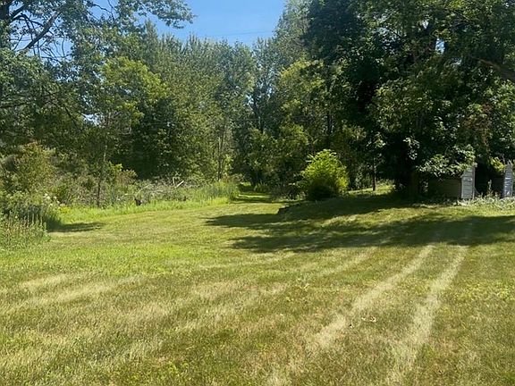 3rd image of 454 East Rd