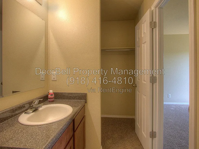 5801 N 34th St — Photo 16