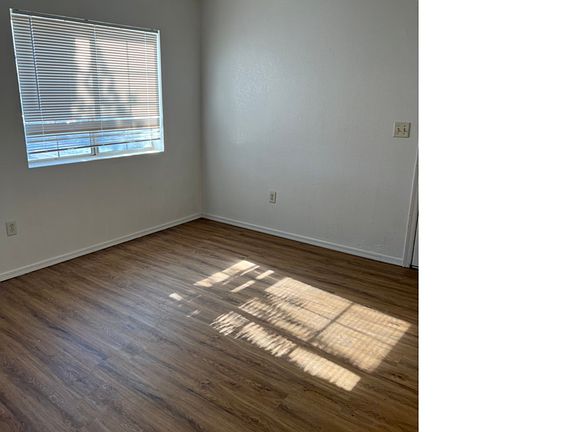 4th image of 144 E Beech Ave