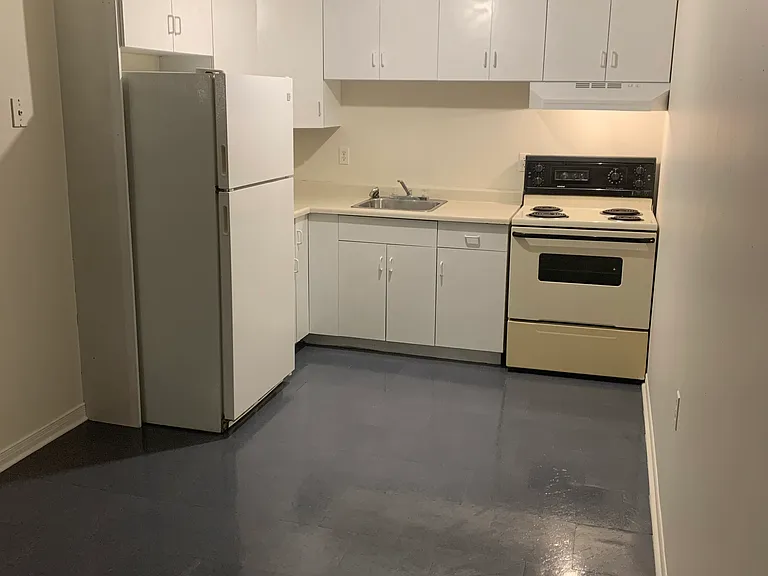 303 Killaly St W — Photo 28