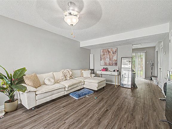 3rd image of 2731-2733 N Valencia Ave #2735