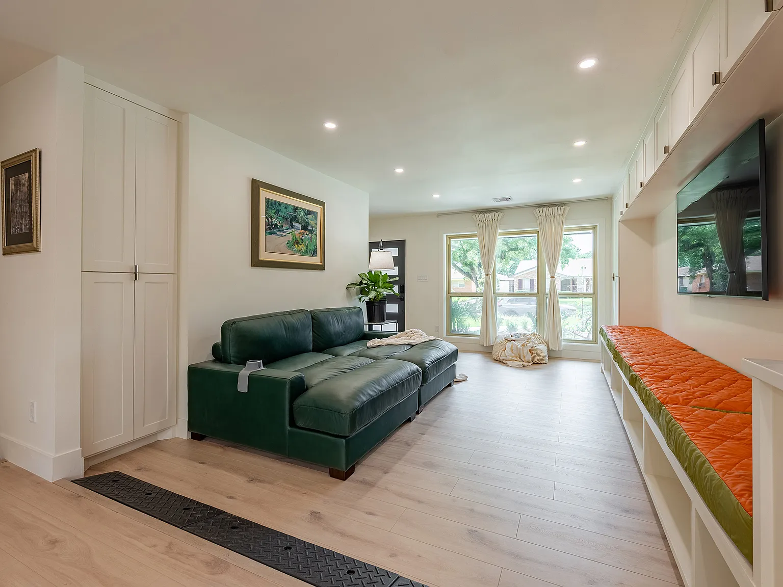 3 bed, 2.5 bath, 1788 sqft, $3,200 — Photo 4