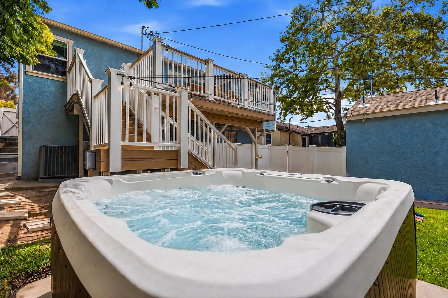 3 bed, 1300 sqft, $5,950 — Photo 1