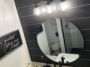 1911 S Stevenson Ct, Visalia, CA 93277